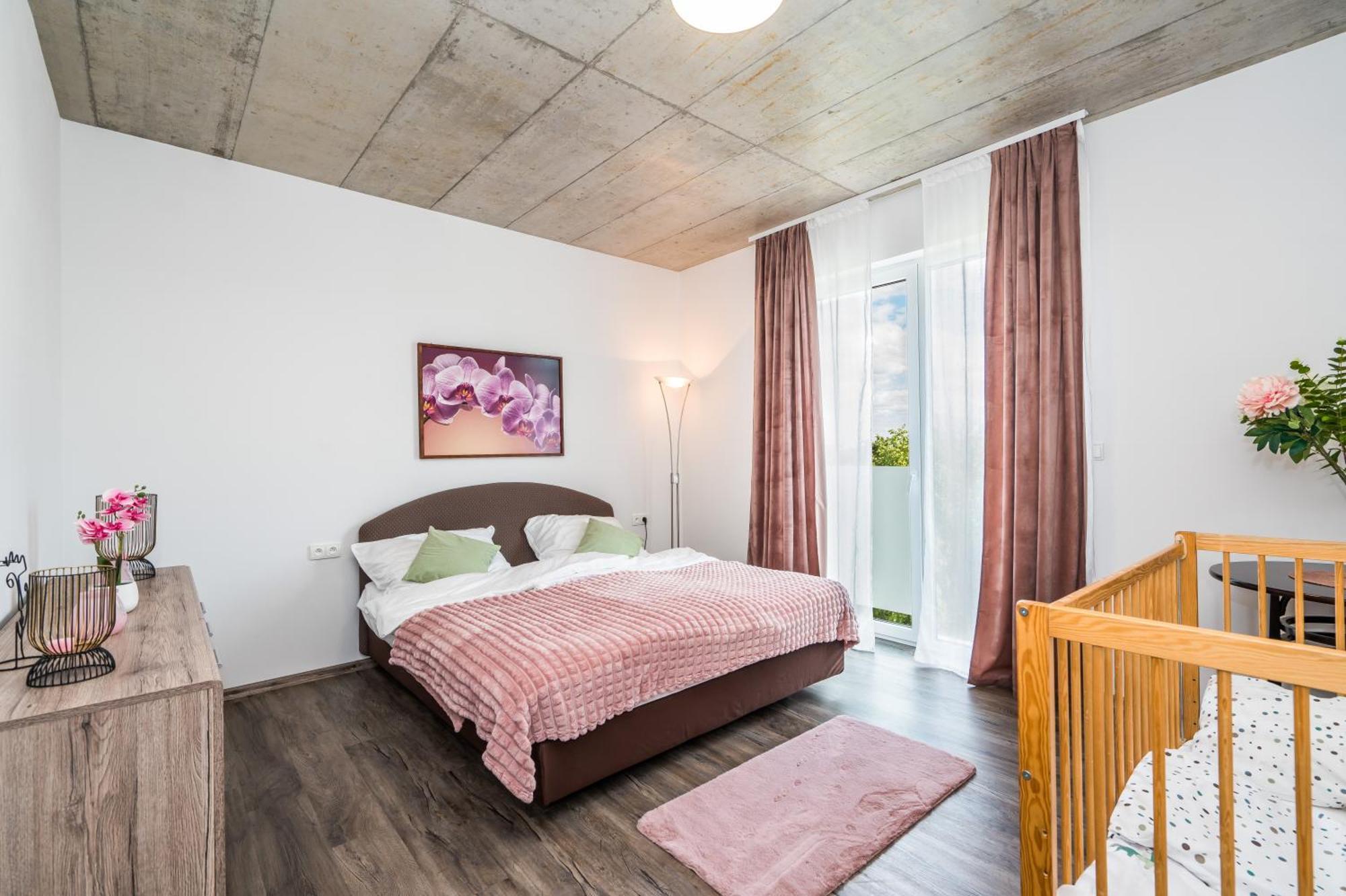 Ferienwohnung Perla Hradce 401 Hradec Králové Exterior foto