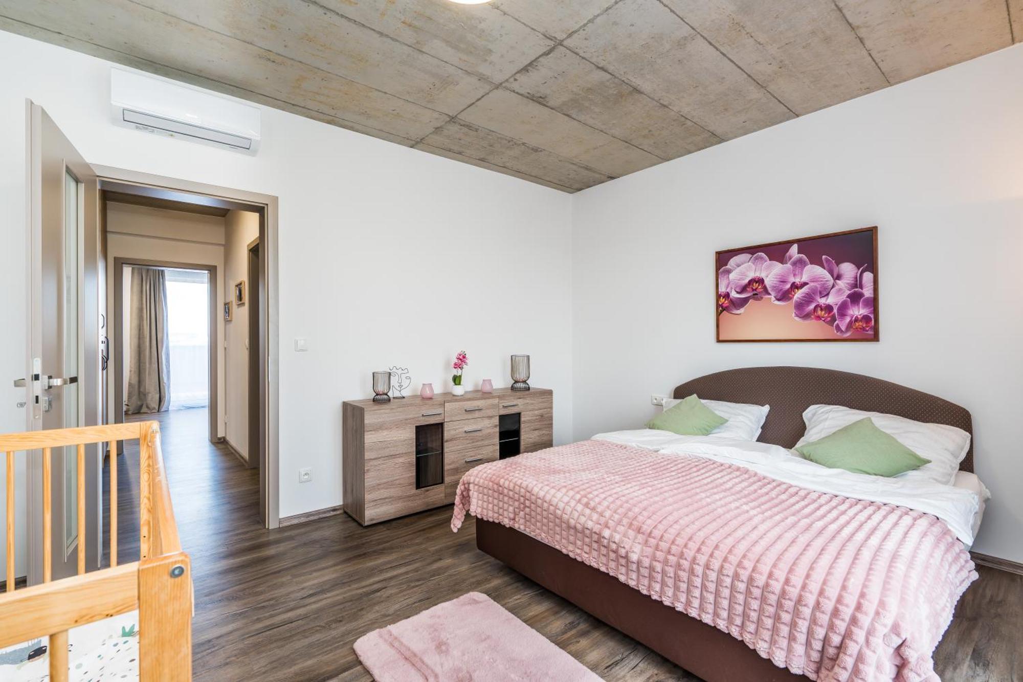 Ferienwohnung Perla Hradce 401 Hradec Králové Exterior foto